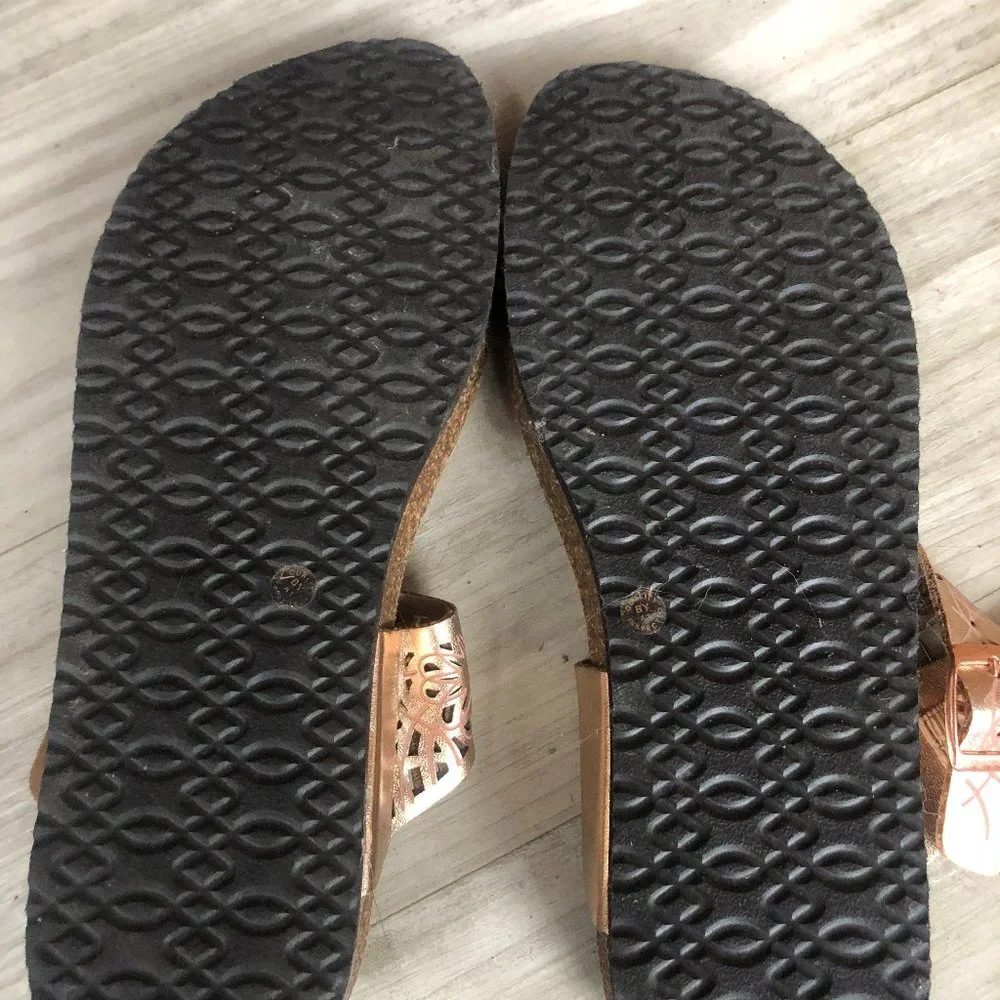 Arizona Jean Co Thong Style Sandals Rose Gold with Rose Gold Accents Size 9 - Picture 5 of 6